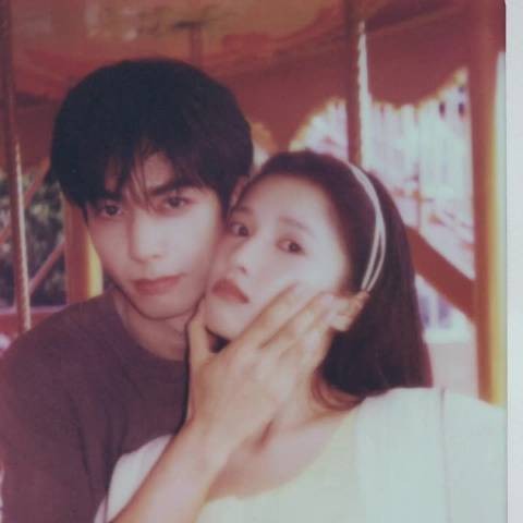 宋威龙张婧仪野狗骨头宝丽来合照,实体小卡朦胧暧昧
