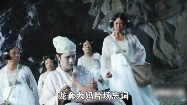 龙套大妈片场突然忘词!星爷故意不喊卡,即兴发挥竟成影史名场面