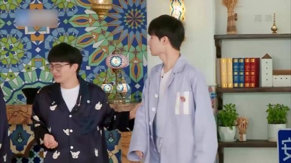 本以为baby白鹿素颜够绝,下秒赵露思突然出现,这才是真正美人
