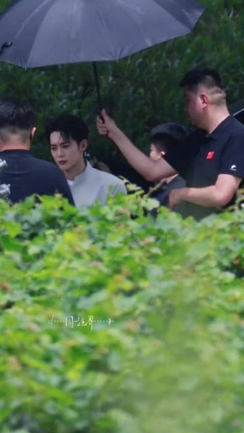 于适今日份新鲜路透,好久不见,白衣小好清瘦好帅气,期待稍后见面会
