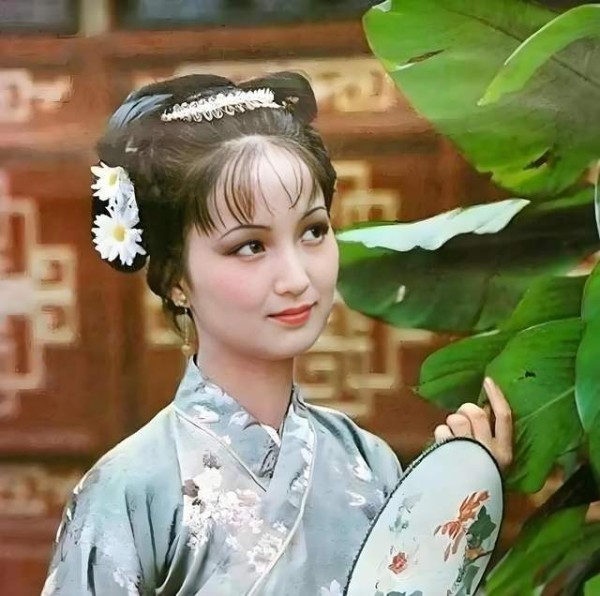 《红楼梦》中最让人心疼的姑娘:明明已是贾琏的人,为何全府上下只叫她“姑娘”?