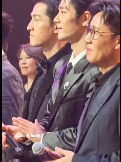 于和伟肖战胡歌世纪同框,肖战胡歌对视一笑