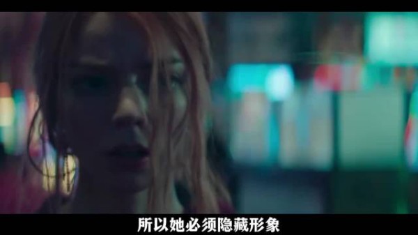 赌场中行骗高手遭黑帮警察追捕,利用环境伪装极限逃脱