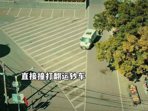 那女的不拽劫匪还能留一命 拽一下也挽回不了