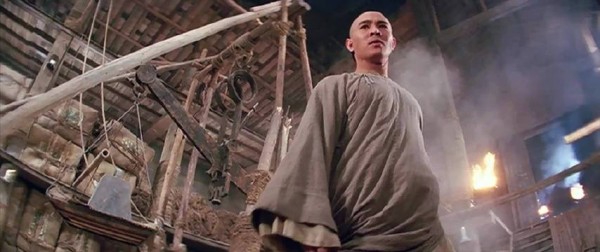 黄飞鸿与铁布衫严振东的梯子大战堪称武侠片史上的巅峰对决!