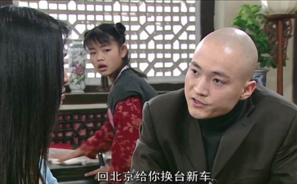 女子吐槽被说傍大款,男子称换新车时小女孩端汤圆