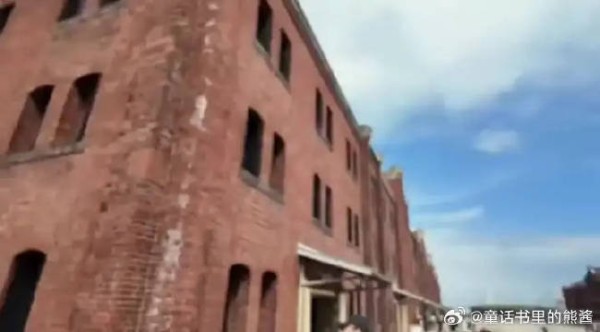 李钟硕逛街买买买,看到可爱东西才想起自己35岁
