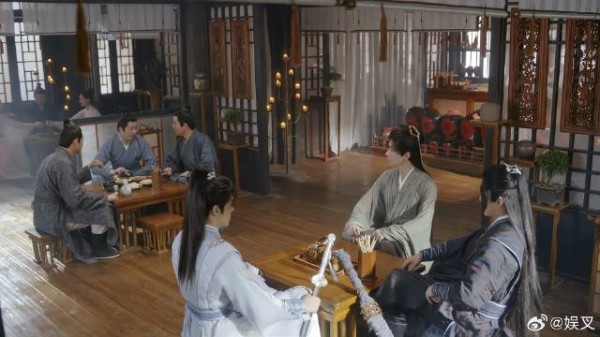 方多病破案,李莲花带他和笛飞声去饭馆,成功拿到线索!