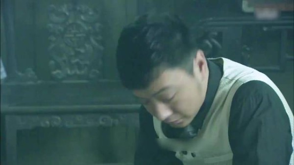 男人发现自己暴露了!