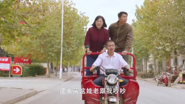岁岁年年:柿红找到儿子,拽着就要回家,儿子因身手好被军人看中