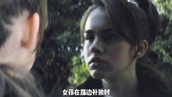 女孩被困在迷宫里，只有解开谜题才能生存！