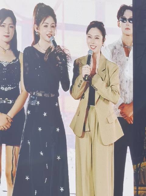 痘印网红花姐和李莎莎,现场直播