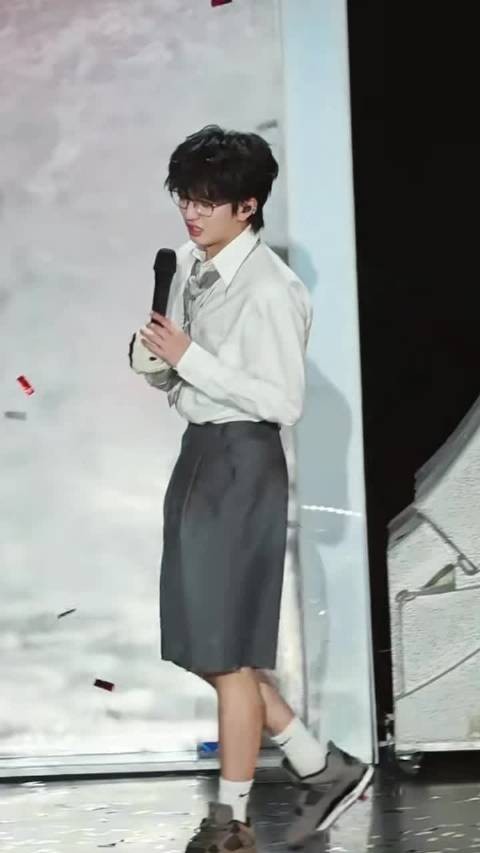 穆祉丞回应常州巡演落泪,发文直抒爱意