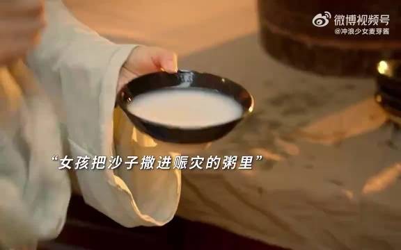 为了防止有人假扮流民,女孩一招直接解决!