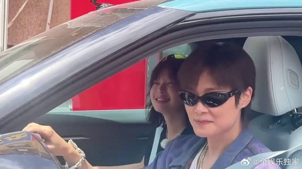 外表看着有距离感,实际待人温柔又贴心