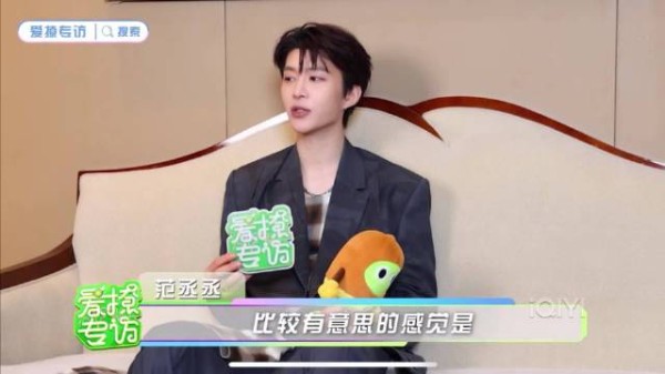 范丞丞首次集齐时代少年团七人，夸赞年轻有活力