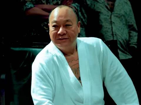 黑帮内斗上位，黑老大报复偷吃的大嫂
