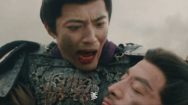 无衣拉着鹰王同归于尽，萧父这次救下这个儿弥补了遗憾