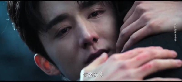 生死相依的盐虾终究未能携手归去，虾仔长眠于海盐怀抱之中