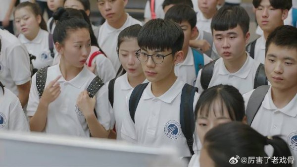 插班生第一次分班考 不料成绩惊人,妥妥的拿下宝座