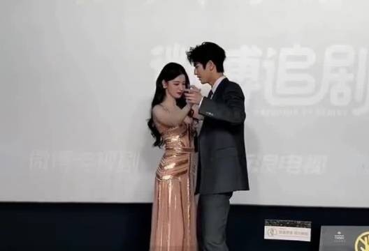 不知道的还以为是什么婚礼现场呢，甜晕了好不好