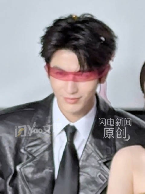 张凌赫丝带蒙眼性张力拉满