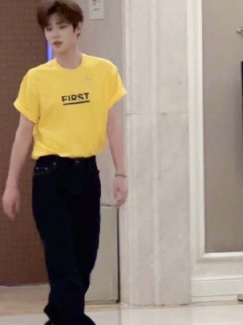 再次偶遇黄明昊