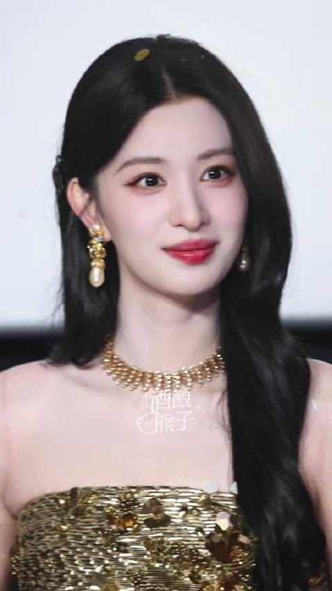 王楚然真的是明艳大美人