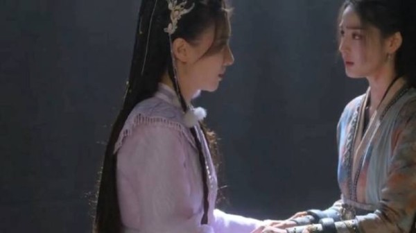 师姐妹落难在牢里重逢