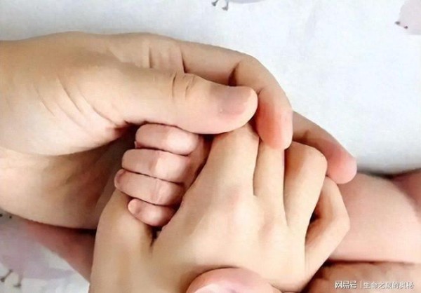 汤唯生子仅1天,中韩婚姻曝光现3大反常