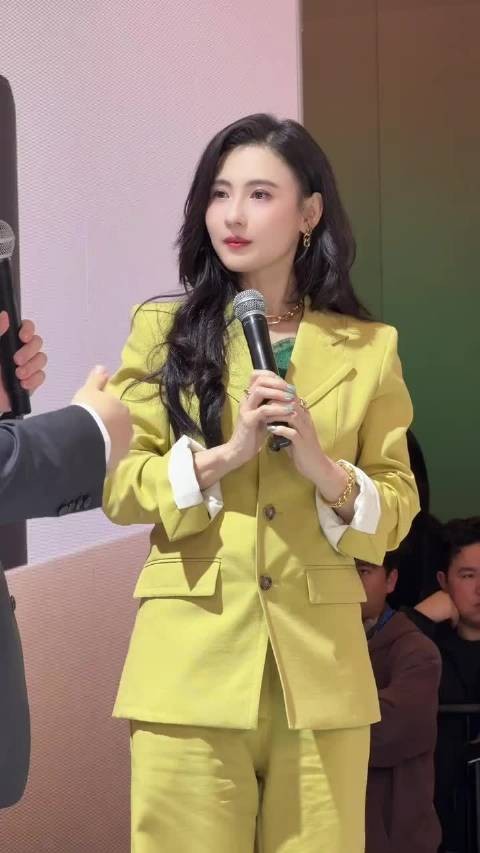 张柏芝专注育儿报恩情，20年未恋不忘星爷提携