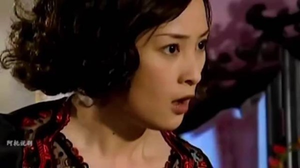 曼璐九死一生终于逃离魔爪，却得知未婚夫已经另娶他人