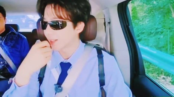 穿制服的宇宁哥哥 一笑起来真的是太迷人了
