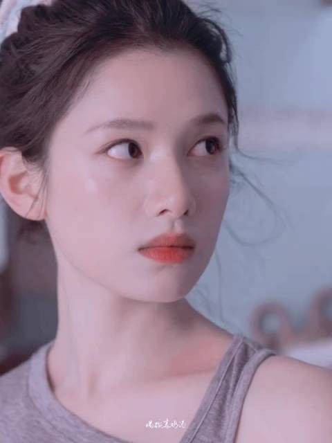 张婧仪冬夏双季爆款,朱韵苗靖各自鲜活
