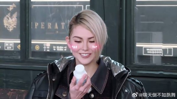 不愧周杰伦老婆！看到昆凌的美貌，郑恺的反应太过真实！