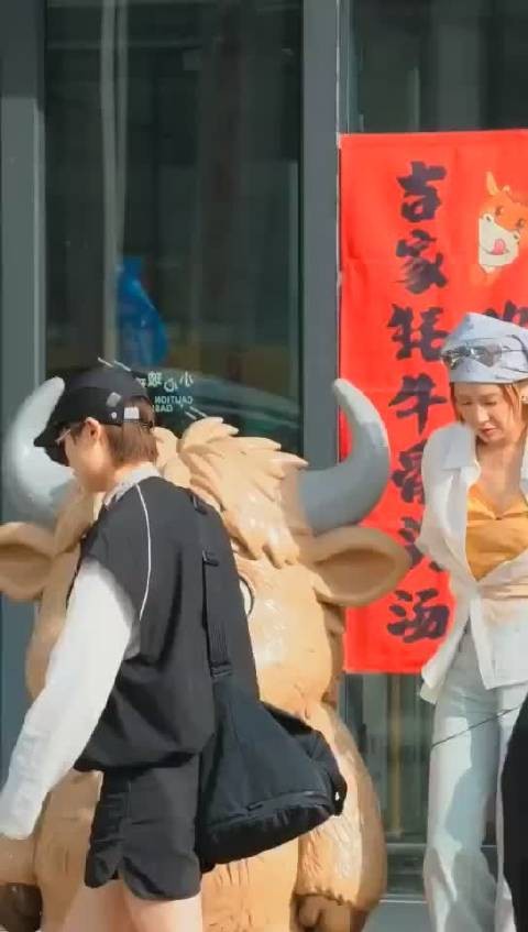 李宇春为高叶新电影宣传，称刚认识的新朋友友情深