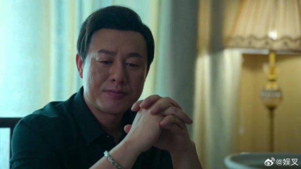 黑老大为了拉拢人心 拿出经理们的黑料,直接拿捏他们
