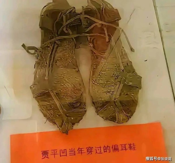 越来越荒诞了:贾平凹的旧帽子、草鞋都进了文学馆