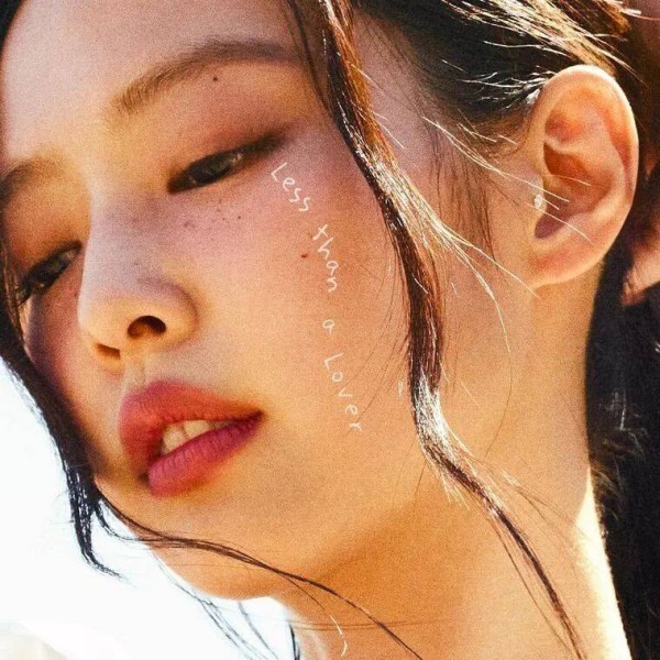 金珍妮全球爆火热门单曲的MV男孩,她好有眼光!