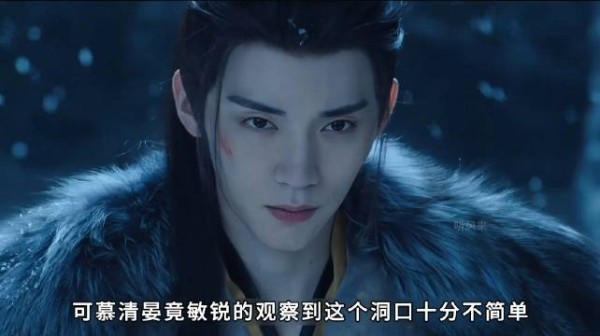 男人突然发现眼前这个神像的面前 竟然沿着地面全部裂开