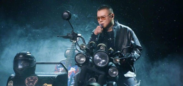 “没成名曲也敢开万人场”,演唱会成为流量小生小花“最好赚钱的地方”