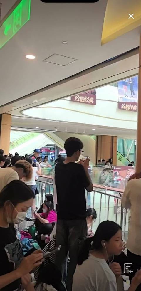 周星驰珠海路演下午4点爆满，最后一场人气不减
