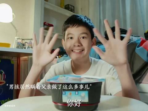 小宇出国居然瞒着父亲打黑工,最终把父亲气倒了