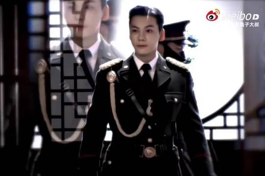 陈伟霆回应粉丝恭迎佛爷，称十年前的张启山没现在帅