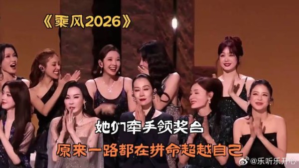 她们牵手领奖台,原来一路都在拼命超越自己