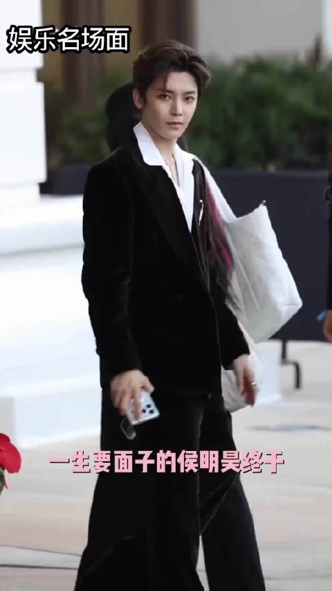 侯明昊来到成都吓的不轻啊，成都克他啊？