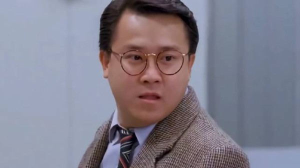 小伙意外发现碎钞机出现故障,因此彻底走向人生巅峰