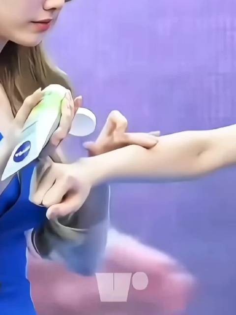 不是亲姐姐可以亲姐姐吗？