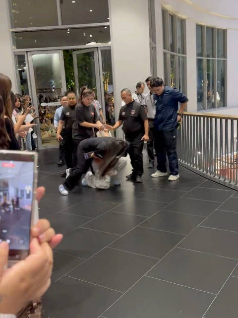 天呐，泰国工作人员这么的暴力啊 cr水印