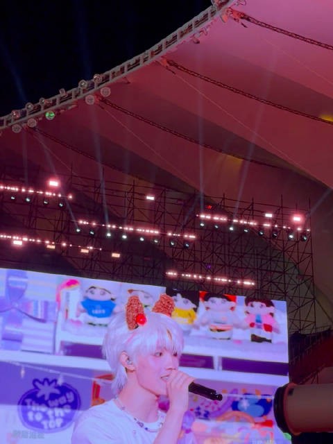 其实我也看出你有点不舍